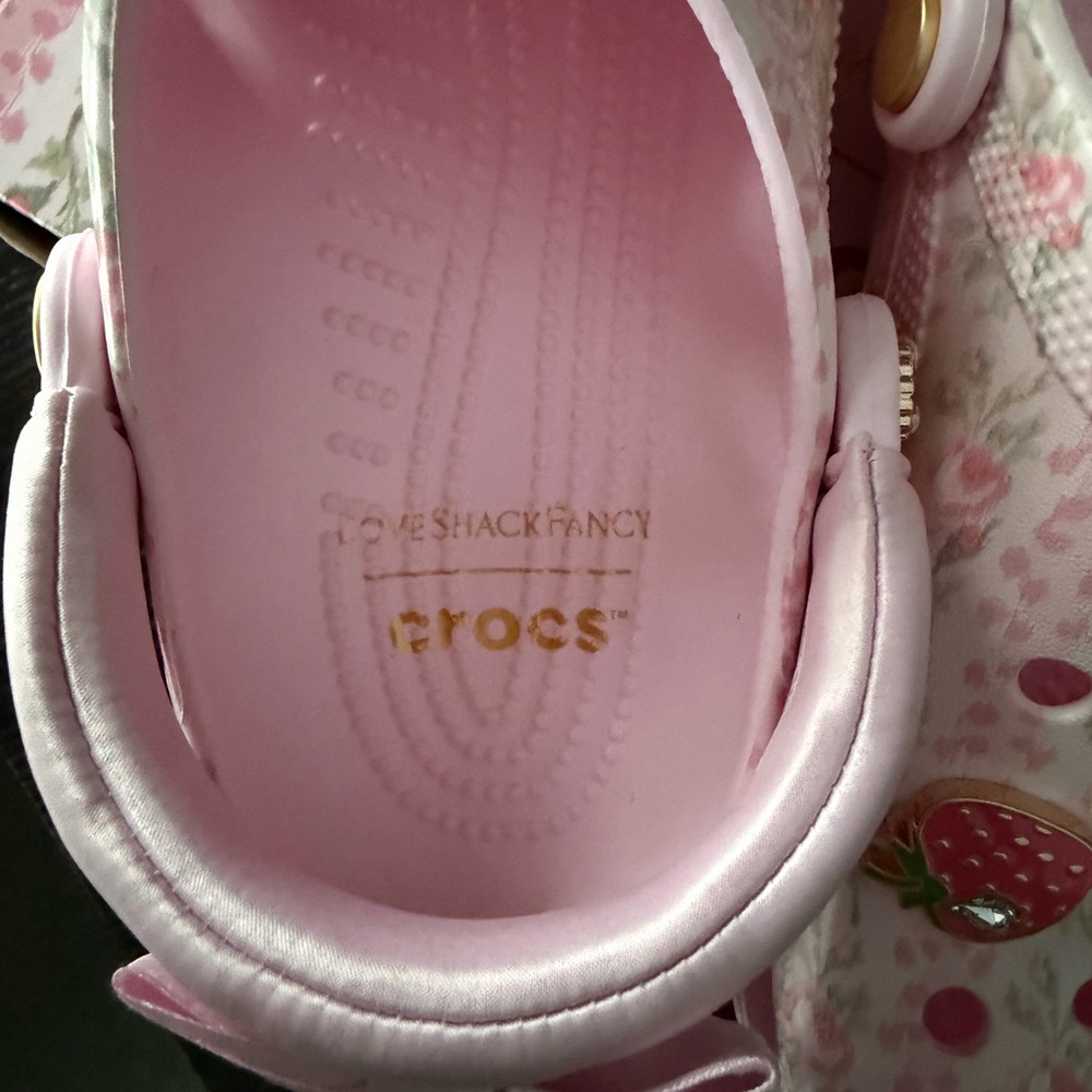 NWT 🎀 LoveShackFancy 🎀 x Crocs Pink Classic Clog size 8 - Picture 8 of 8